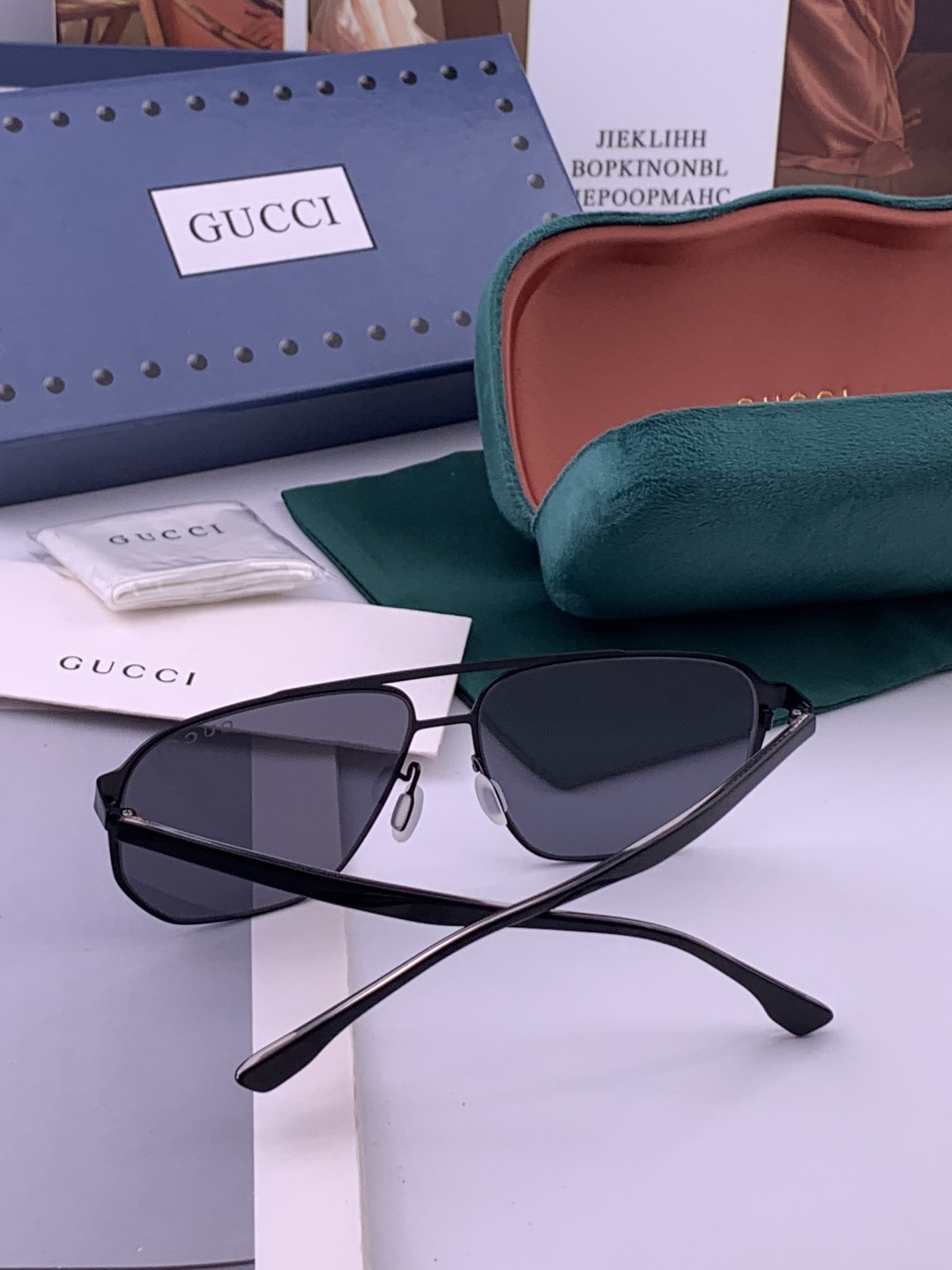 GUCCI 男款炫彩飞行员偏光太阳镜 ❤️材质：高清尼龙加厚卡槽高清偏光镜片 🌹无边框镜架💕颜👍型号：G