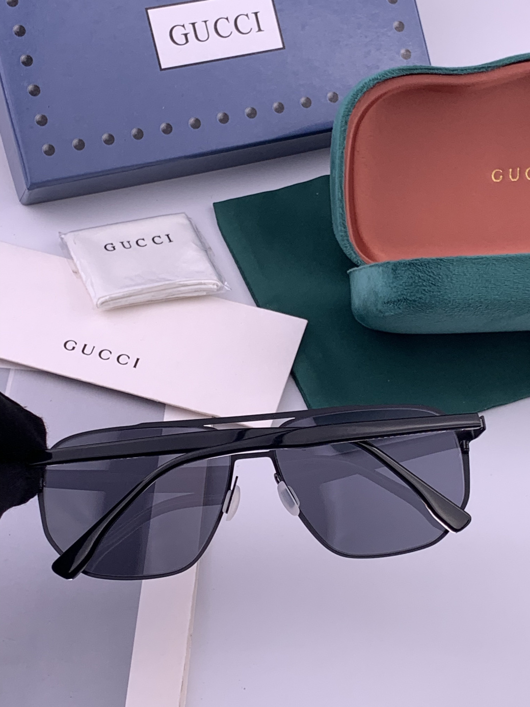 GUCCI 男款炫彩飞行员偏光太阳镜 ❤️材质：高清尼龙加厚卡槽高清偏光镜片 🌹无边框镜架💕颜👍型号：G