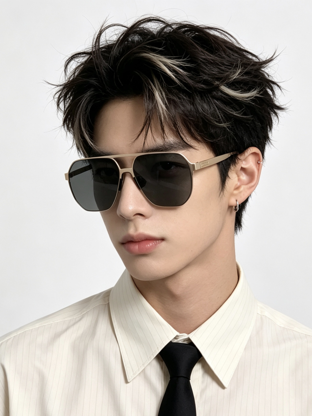 GUCCI 男款炫彩飞行员偏光太阳镜 ❤️材质：高清尼龙加厚卡槽高清偏光镜片 🌹无边框镜架💕颜👍型号：G