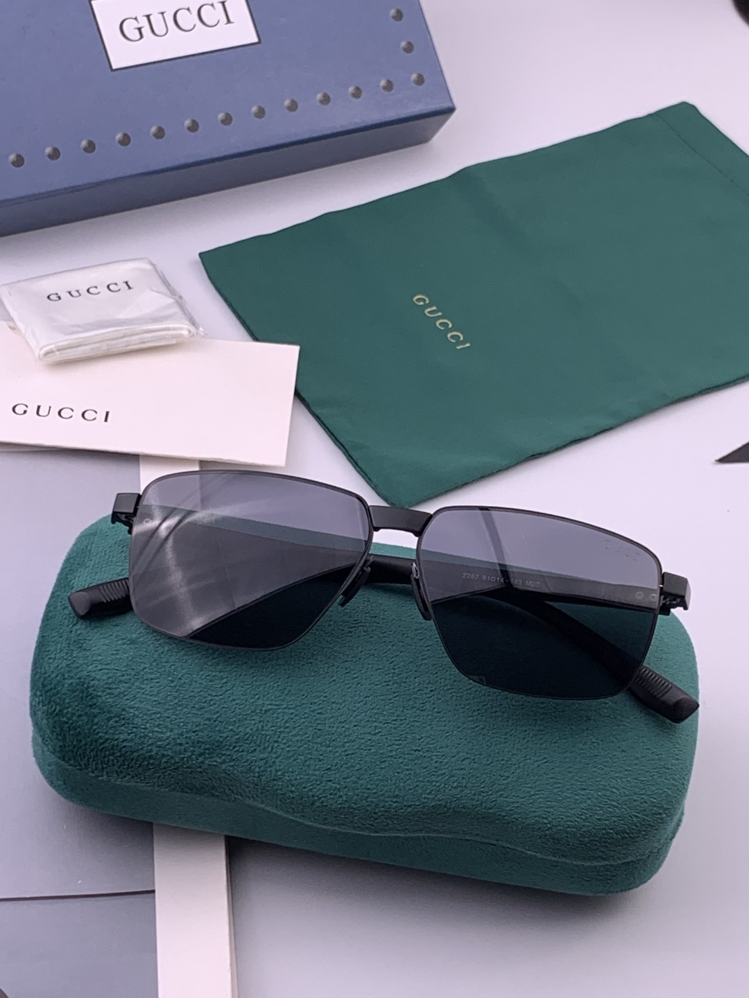 GUCCI 男款炫彩飞行员偏光太阳镜 ❤️材质：高清尼龙加厚卡槽高清偏光镜片 🌹无边框镜架💕颜👍型号：G
