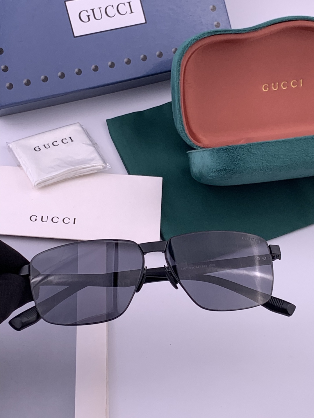 GUCCI 男款炫彩飞行员偏光太阳镜 ❤️材质：高清尼龙加厚卡槽高清偏光镜片 🌹无边框镜架💕颜👍型号：G