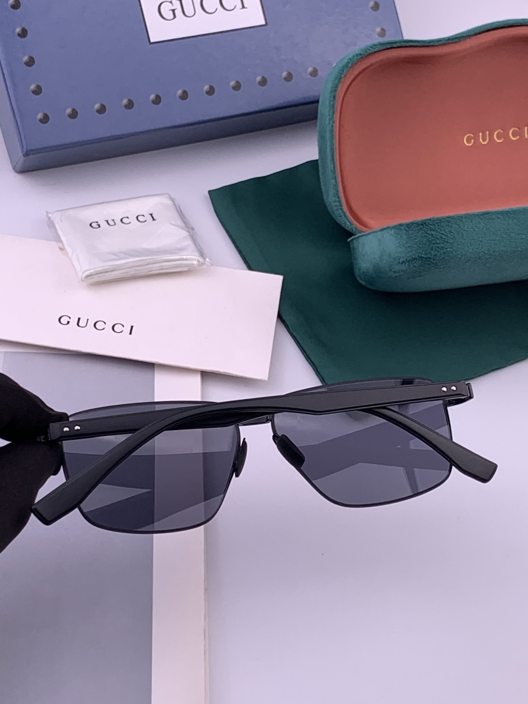 GUCCI 男款炫彩飞行员偏光太阳镜 ❤️材质：高清尼龙加厚卡槽高清偏光镜片 🌹无边框镜架💕颜👍型号：G