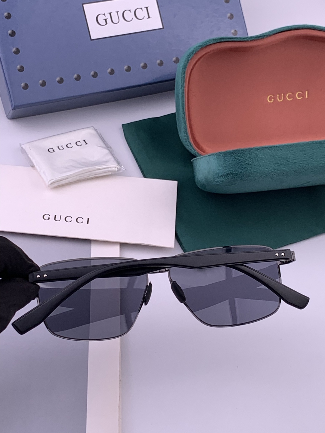 GUCCI 男款炫彩飞行员偏光太阳镜 ❤️材质：高清尼龙加厚卡槽高清偏光镜片 🌹无边框镜架💕颜👍型号：G