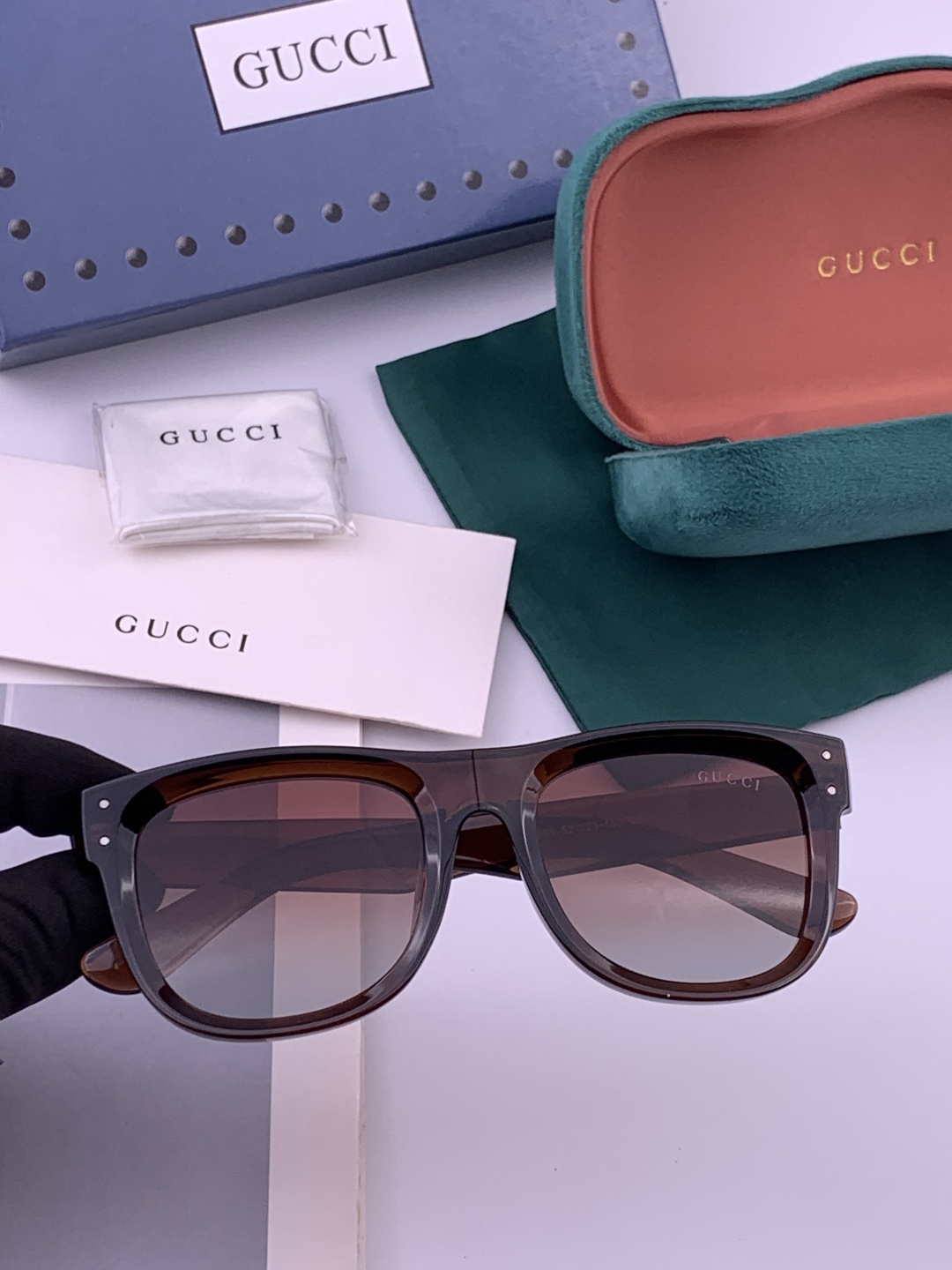🔺 【GUCCI】开春新款 潮流爆款 时尚方框偏光太阳镜 高品质 佩戴舒适 网红潮款墨镜 型号：G910