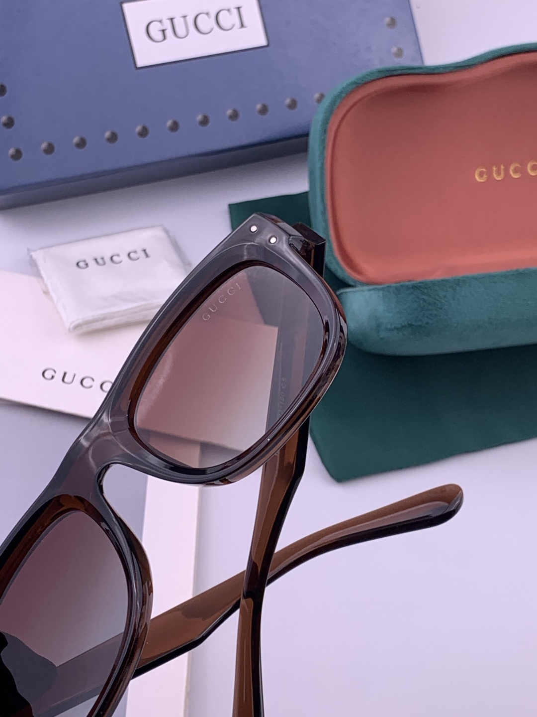 🔺 【GUCCI】开春新款 潮流爆款 时尚方框偏光太阳镜 高品质 佩戴舒适 网红潮款墨镜 型号：G910