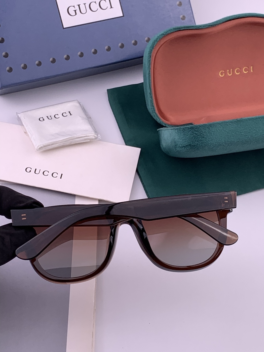 🔺 【GUCCI】开春新款 潮流爆款 时尚方框偏光太阳镜 高品质 佩戴舒适 网红潮款墨镜 型号：G910