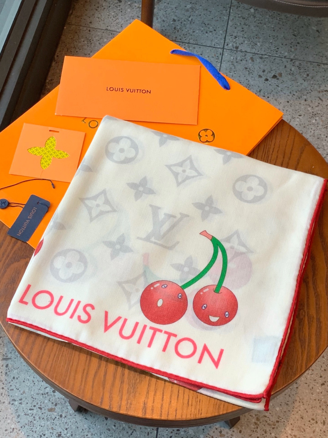 LV X TM MONOGRAMCERISE 140丝绒方巾【140双面丝绒同色】LV × TM Mon