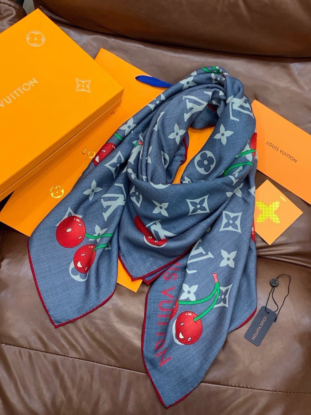 LV X TM MONOGRAMCERISE 140丝绒方巾【140双面丝绒同色】LV × TM Mon