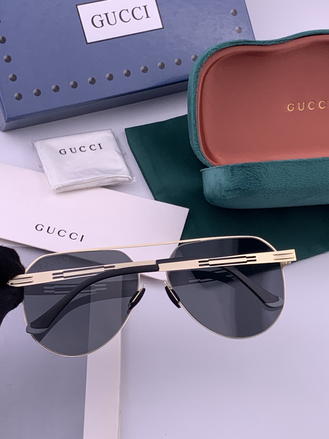 ♦️ GUCCI 新款男女情侣款太阳镜多边形墨镜iP电镀永不褪色 超轻超有弹性整幅眼镜无螺丝重要的是压不