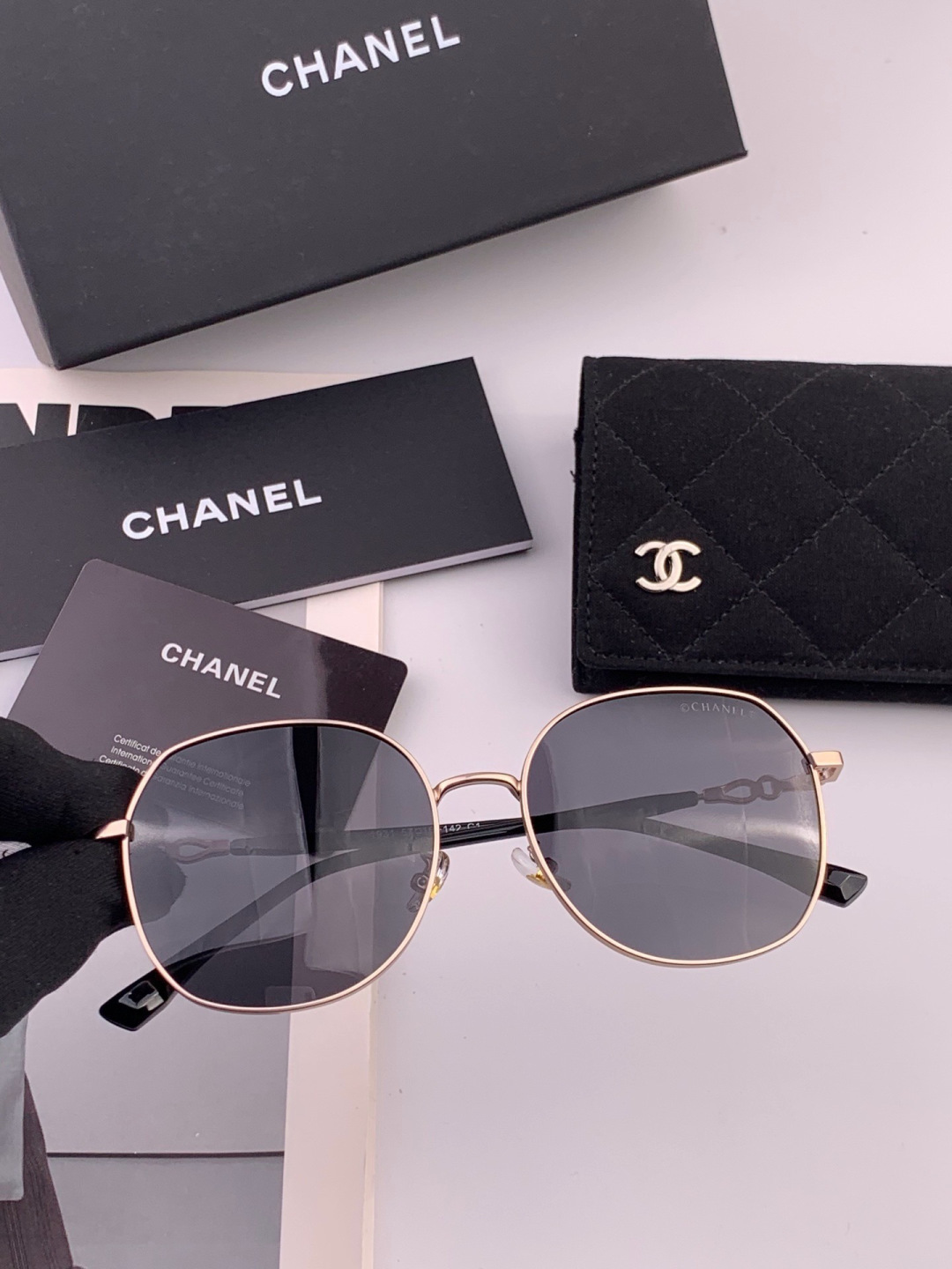 新品CHANEL 香奈儿太阳镜以独特魅力和前卫风格诠释春夏最新眼镜，质感超好佩带舒适 型号：CH1193