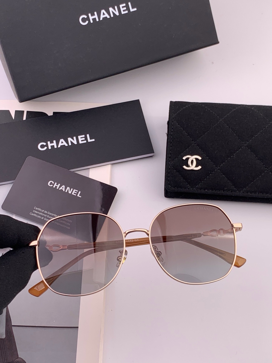 新品CHANEL 香奈儿太阳镜以独特魅力和前卫风格诠释春夏最新眼镜，质感超好佩带舒适 型号：CH1193