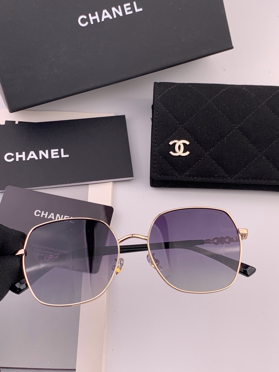 新品CHANEL 香奈儿太阳镜以独特魅力和前卫风格诠释春夏最新眼镜，质感超好佩带舒适 型号：CH0193