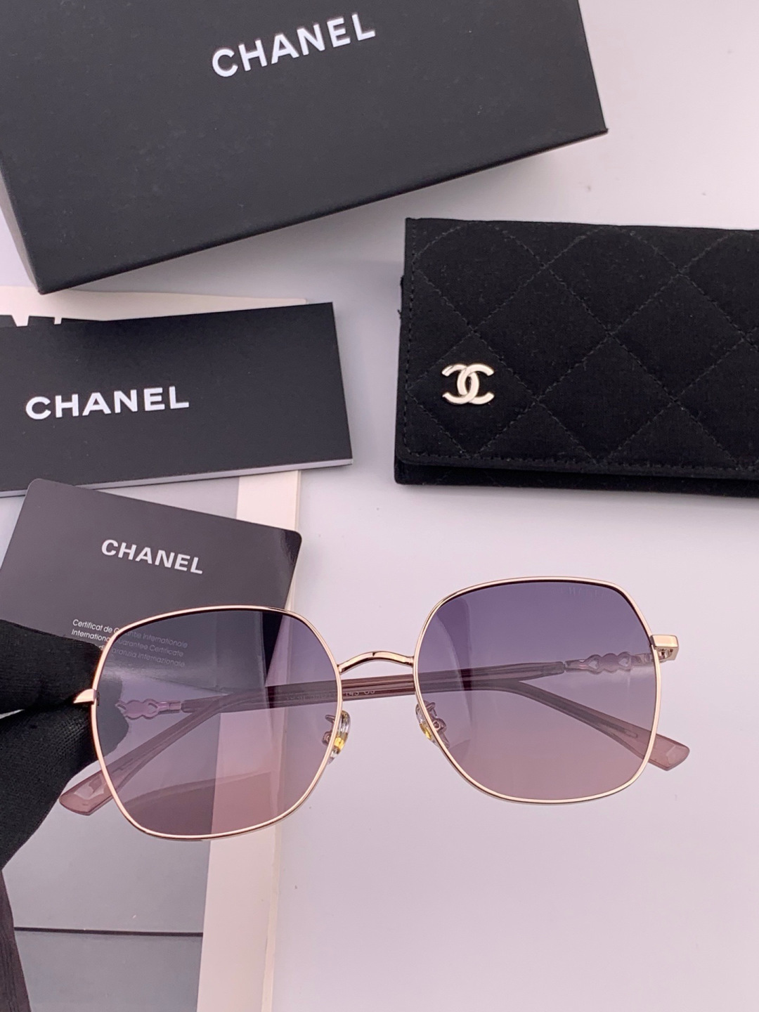 新品CHANEL 香奈儿太阳镜以独特魅力和前卫风格诠释春夏最新眼镜，质感超好佩带舒适 型号：CH0193