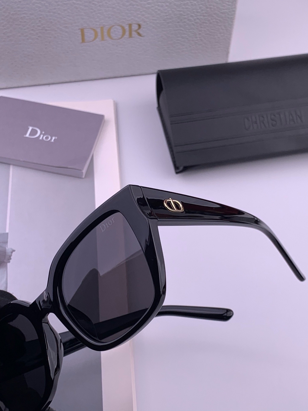 【DIOR】新款潮流爆款 时尚方框太阳镜 佩戴舒适 网红潮款墨镜  女士高清加厚偏光太阳镜🕶️ 🎉高品质