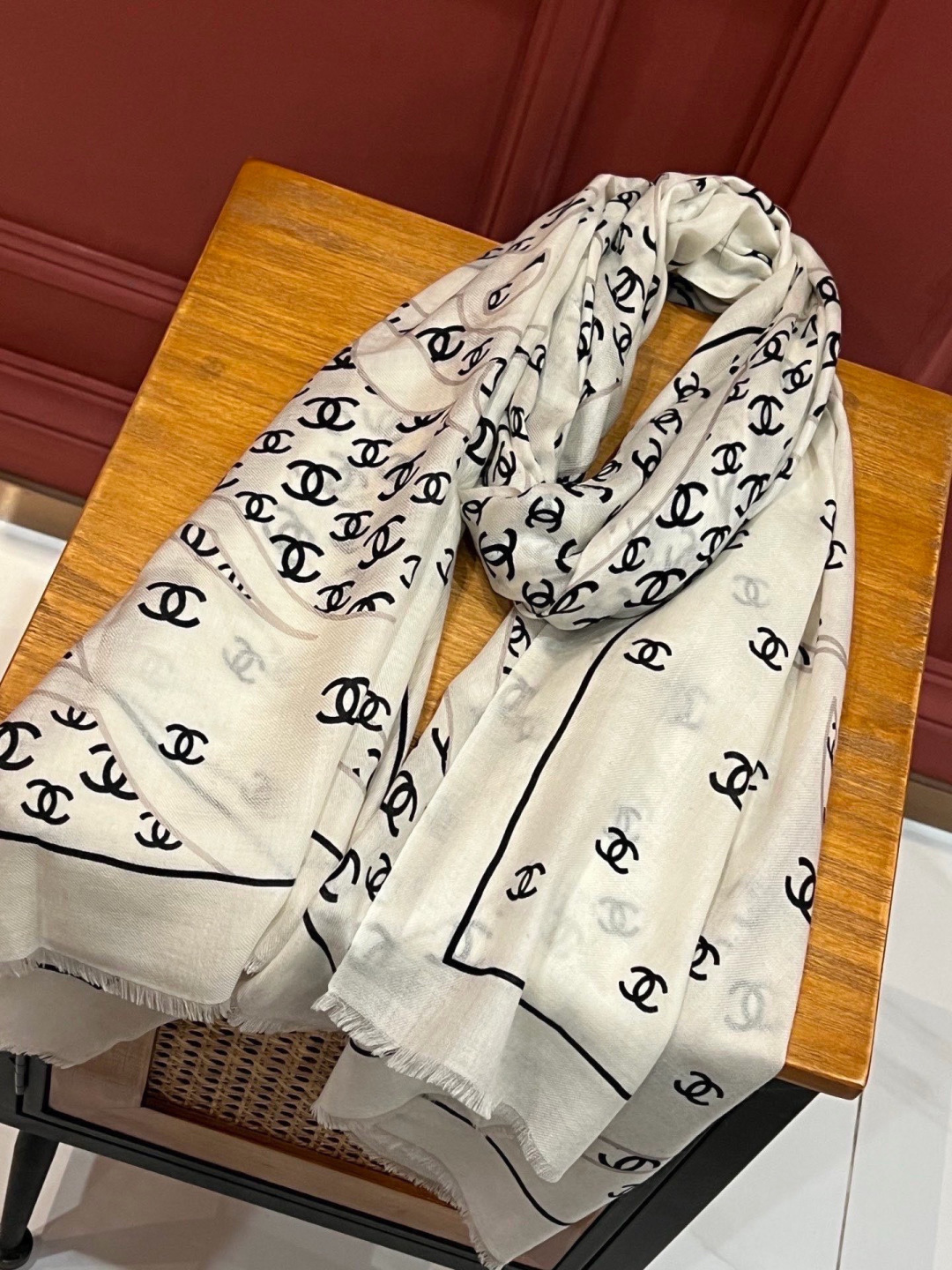 羊绒新款💞 新❤小香【山茶花长围巾】~超级抬气色！高级女人味！羊绒围巾也能这么美！！！这款双面花卉羊绒围