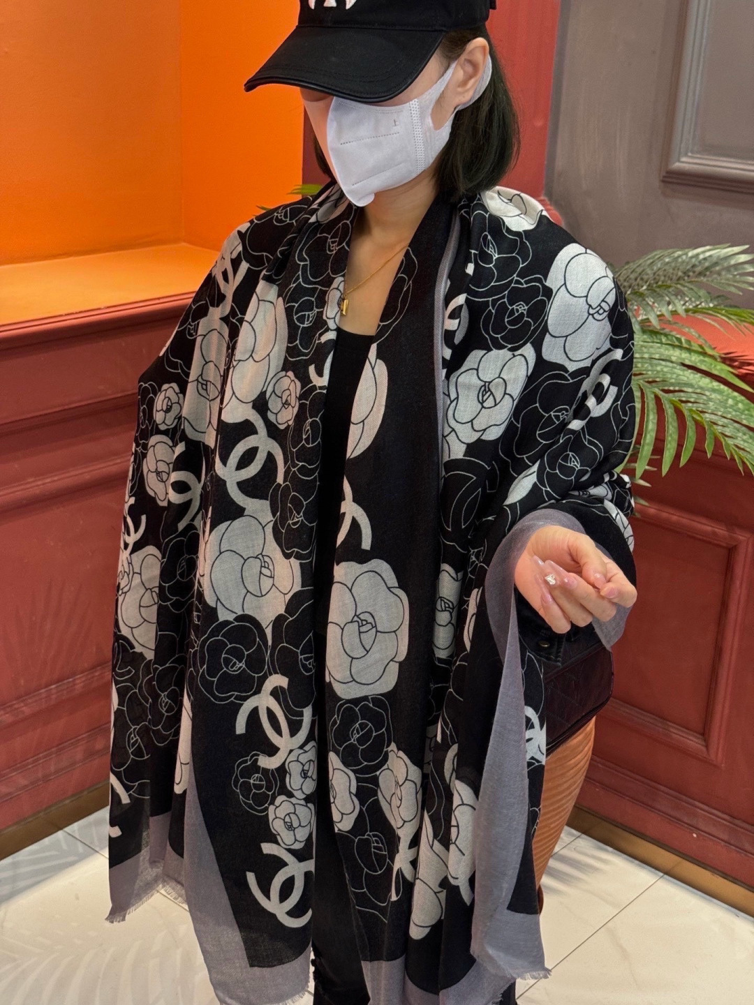 羊绒新款💞 新❤小香【山茶花长围巾】~超级抬气色！高级女人味！羊绒围巾也能这么美！！！这款双面花卉羊绒围