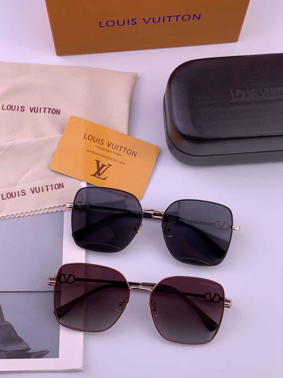 LV 。  高品质情侣款款墨镜   👍 进口宝丽来偏光镜片  。蛤蟆镜 开车钓鱼都可 。百搭显瘦墨镜韩版