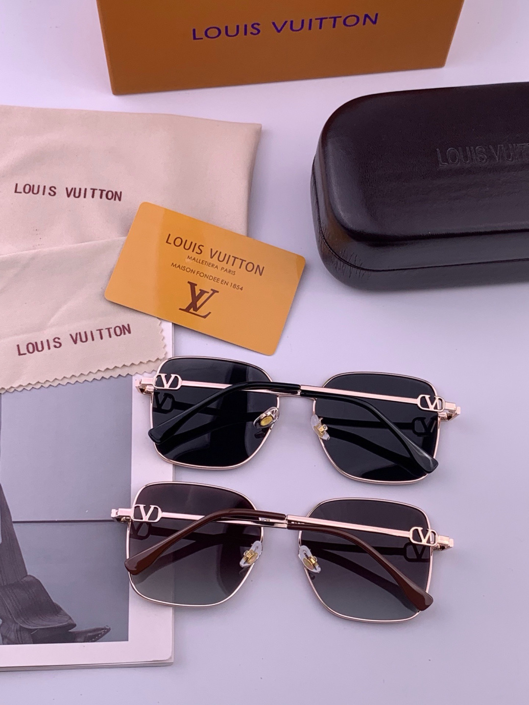 LV 。  高品质情侣款款墨镜   👍 进口宝丽来偏光镜片  。蛤蟆镜 开车钓鱼都可 。百搭显瘦墨镜韩版