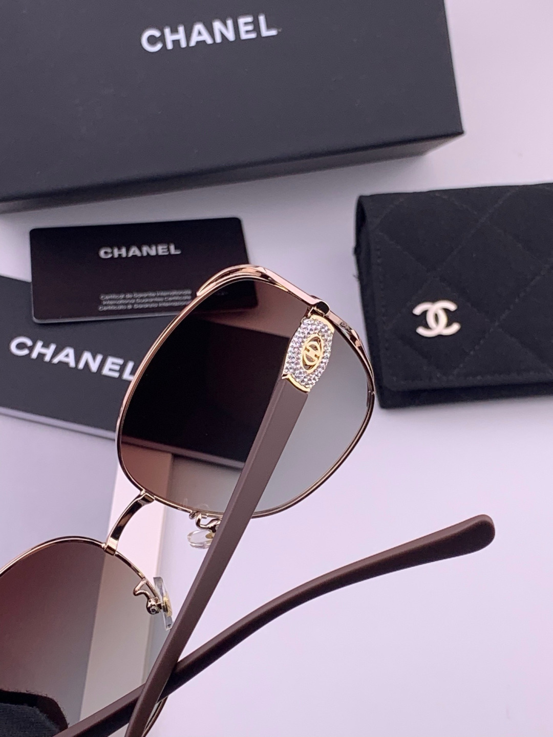 🔺CHANEL🔻官方早春新款，众多明星同款[色]香奈儿‼️‼️新款框偏光墨镜 ，🌈🌈宝丽来超清偏光太阳镜