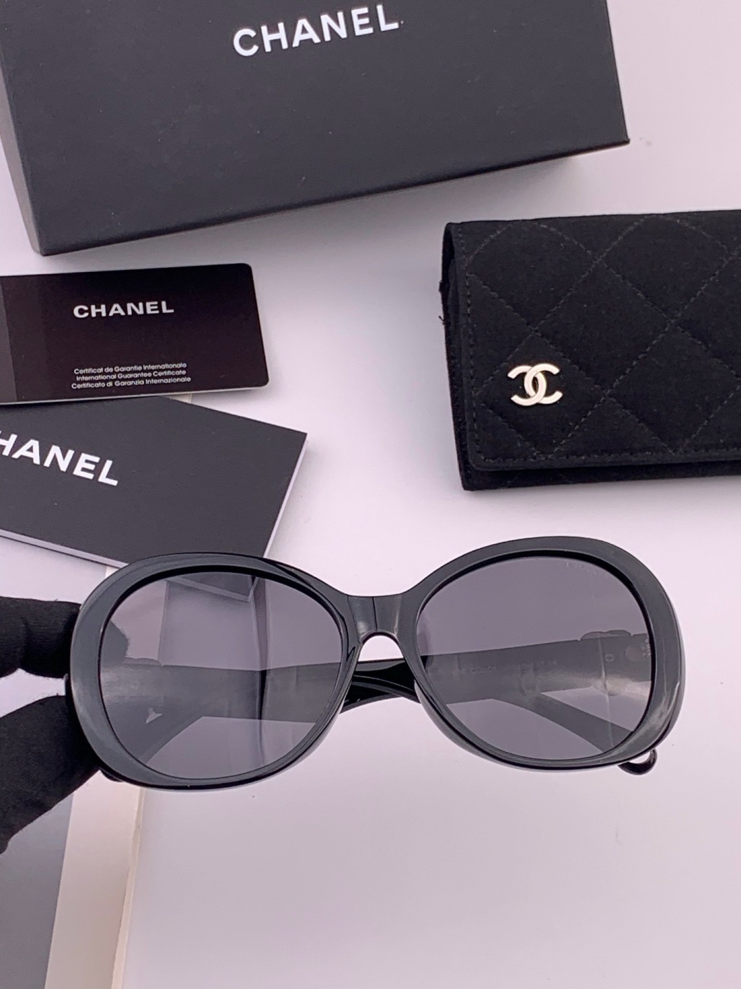 🔺CHANEL🔻官方早春新款，众多明星同款[色]香奈儿‼️‼️新款珍珠大框偏光墨镜 ，🌈🌈宝丽来超清偏光