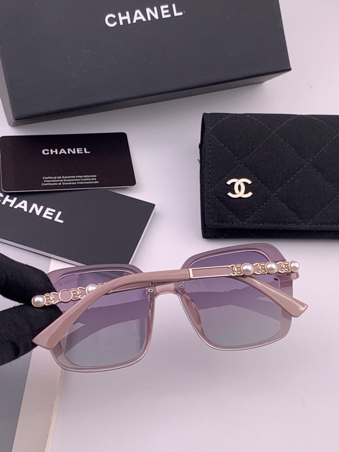 🔺CHANEL🔻官方早春新款，众多明星同款[色]香奈儿‼️‼️新款珍珠大框偏光墨镜 ，🌈🌈宝丽来超清偏光
