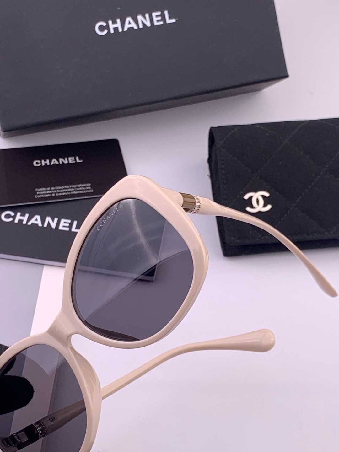 【CHANEL】香奈儿 新款潮流爆款 时尚方框太阳镜 佩戴舒适 网红潮款墨镜  女士高清加厚偏光太阳镜🕶