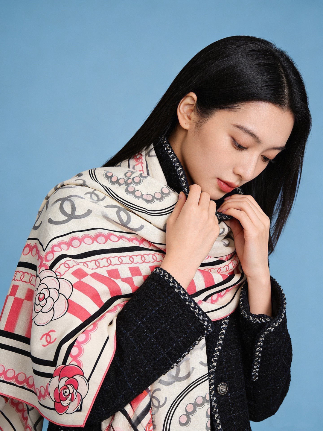 高级成衣系列～Chanel 【140双面同色丝绒披肩】此系列谱写一曲自由轻灵的赞歌本系列作品创新演绎品牌