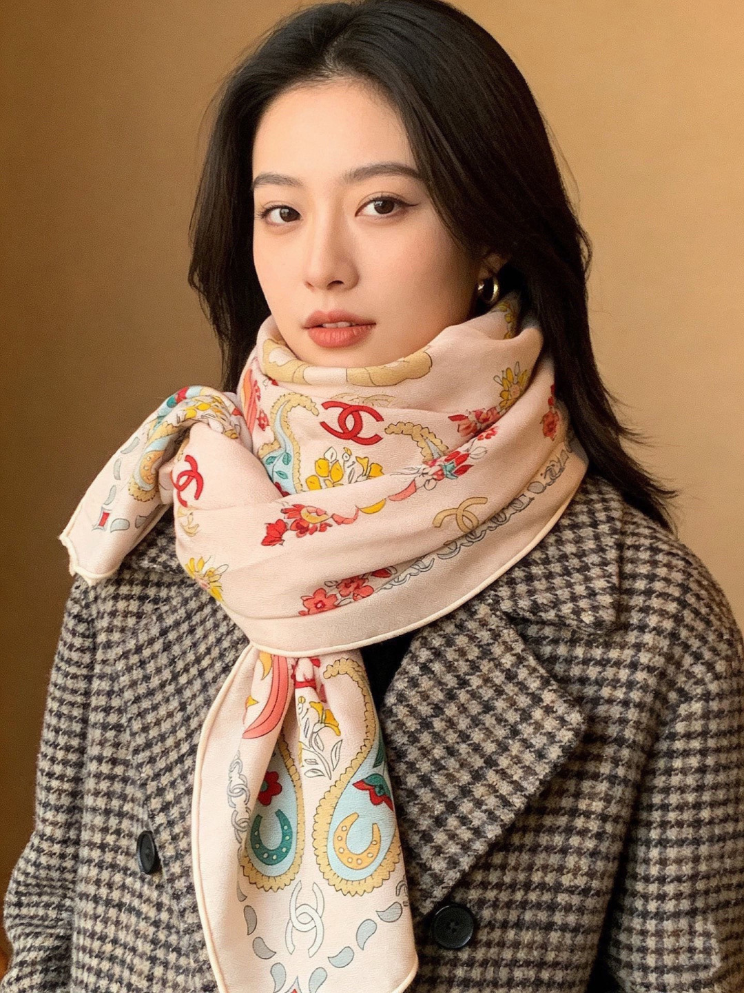 高级成衣系列～Chanel 【140双面同色丝绒披肩】此系列谱写一曲自由轻灵的赞歌本系列作品创新演绎品牌