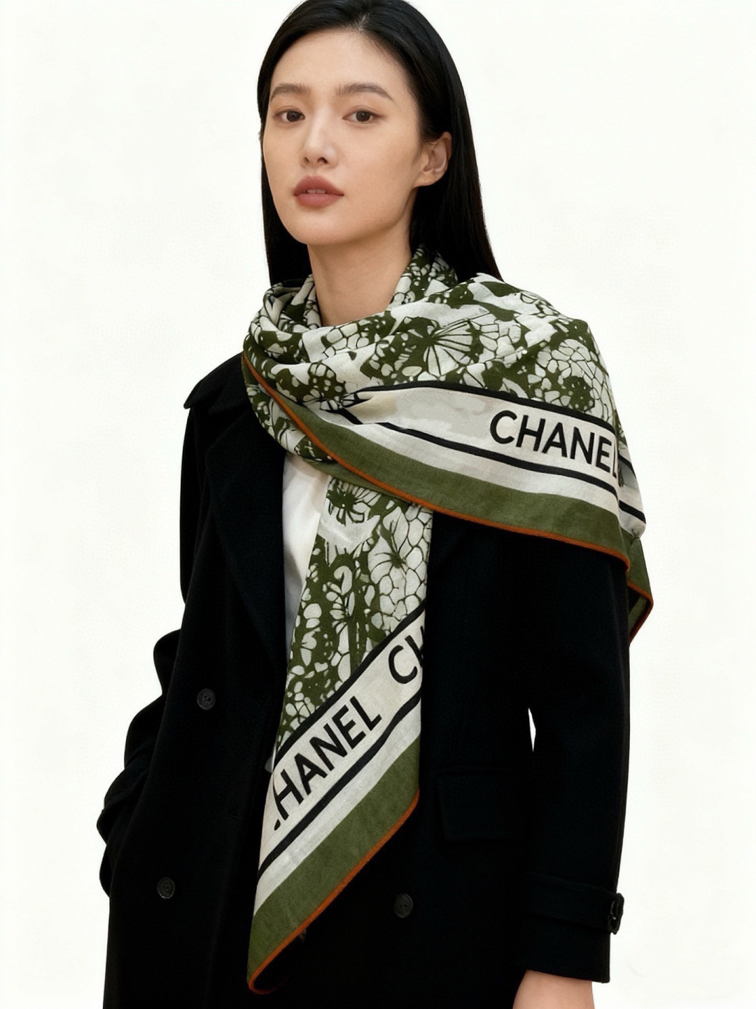 高级成衣系列～Chanel 【140双面同色丝绒披肩】此系列谱写一曲自由轻灵的赞歌本系列作品创新演绎品牌