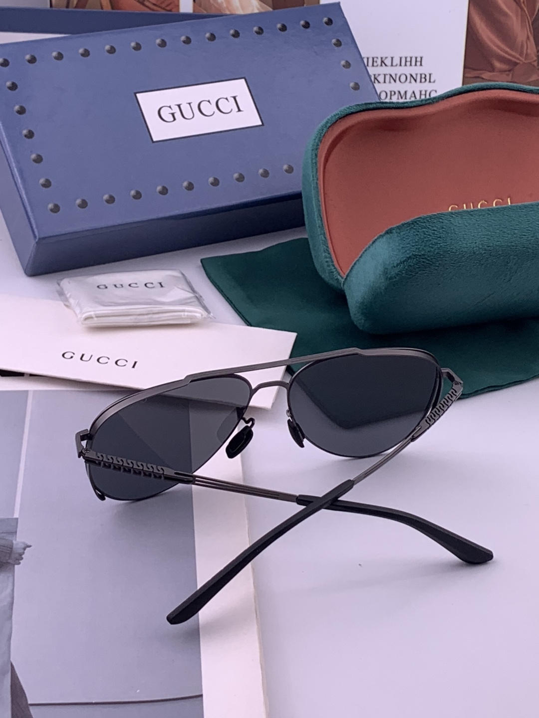 GUCCI 男款炫彩飞行员偏光太阳镜 ❤️材质：高清尼龙加厚卡槽高清偏光镜片 🌹无边框镜架💕颜👍型号：G