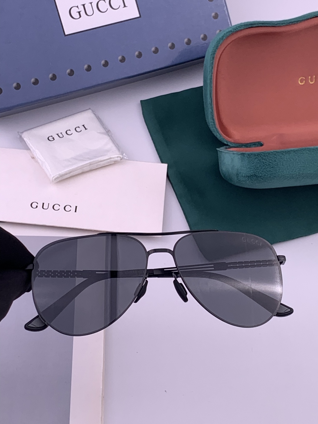 GUCCI 男款炫彩飞行员偏光太阳镜 ❤️材质：高清尼龙加厚卡槽高清偏光镜片 🌹无边框镜架💕颜👍型号：G