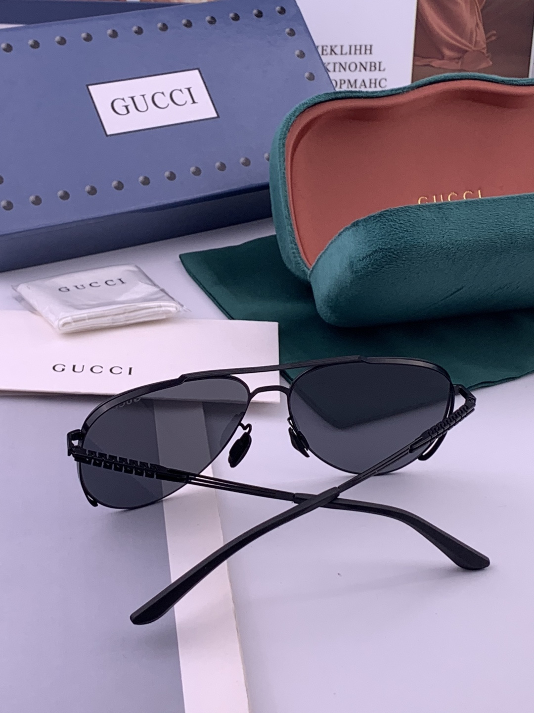 GUCCI 男款炫彩飞行员偏光太阳镜 ❤️材质：高清尼龙加厚卡槽高清偏光镜片 🌹无边框镜架💕颜👍型号：G