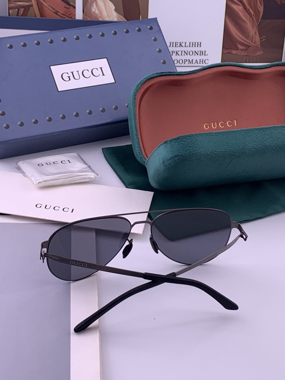 GUCC*  新款男女情侣款太阳iP电镀永不褪色 卖点：超轻超有弹性整幅眼镜无螺丝重要的是压不坏、镜片：