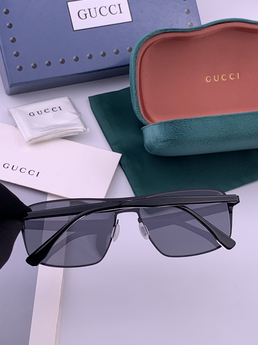 GUCCI 男款炫彩飞行员偏光太阳镜 ❤️材质：高清尼龙加厚卡槽高清偏光镜片 🌹无边框镜架💕颜👍型号：G