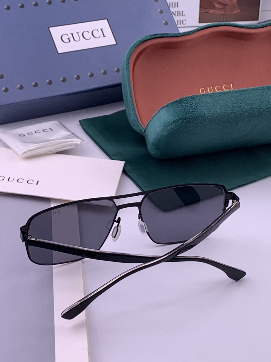 GUCCI 男款炫彩飞行员偏光太阳镜 ❤️材质：高清尼龙加厚卡槽高清偏光镜片 🌹无边框镜架💕颜👍型号：G