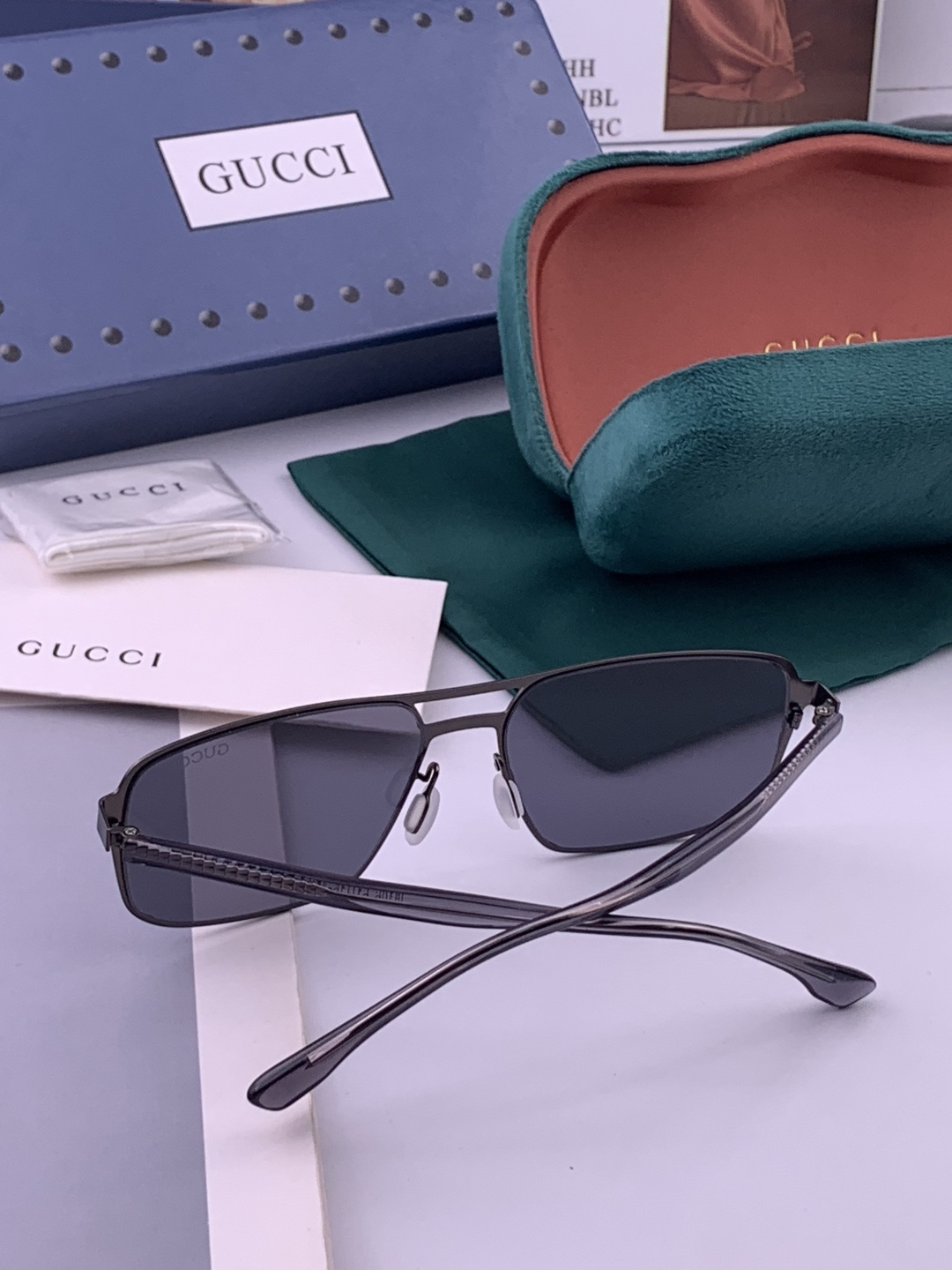 GUCCI 男款炫彩飞行员偏光太阳镜 ❤️材质：高清尼龙加厚卡槽高清偏光镜片 🌹无边框镜架💕颜👍型号：G