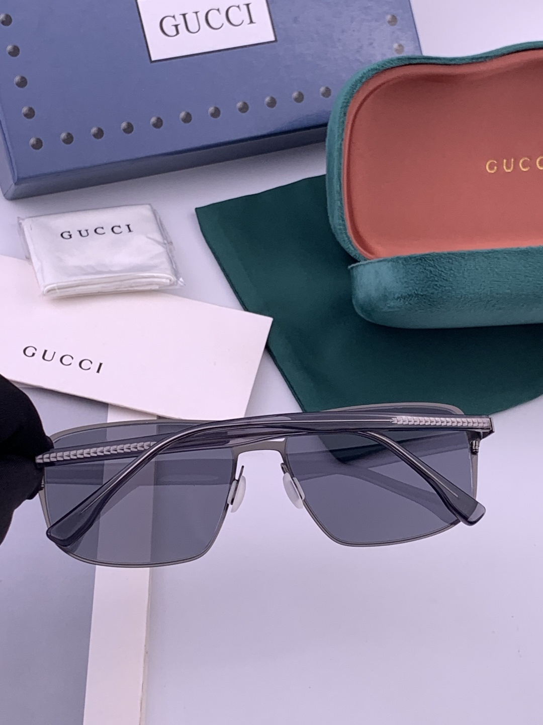 GUCCI 男款炫彩飞行员偏光太阳镜 ❤️材质：高清尼龙加厚卡槽高清偏光镜片 🌹无边框镜架💕颜👍型号：G