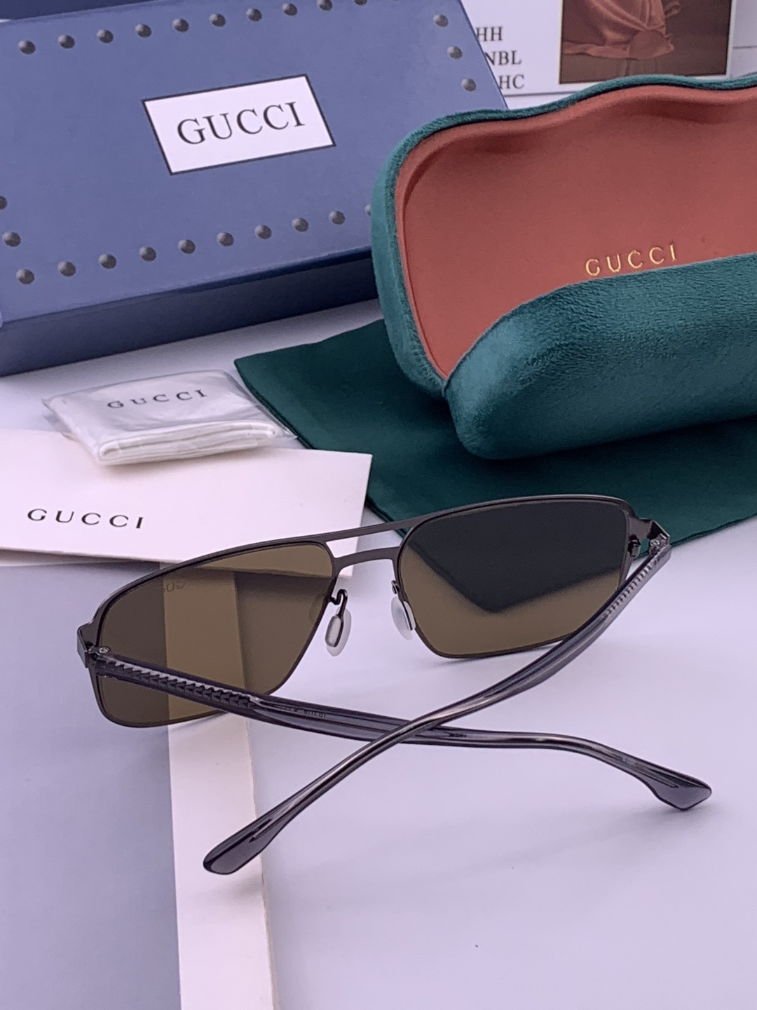 GUCCI 男款炫彩飞行员偏光太阳镜 ❤️材质：高清尼龙加厚卡槽高清偏光镜片 🌹无边框镜架💕颜👍型号：G