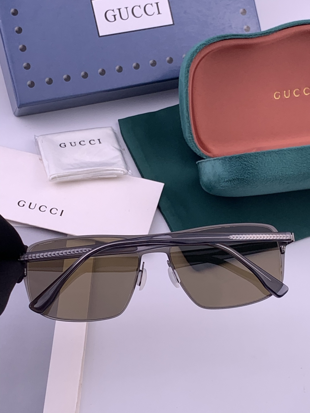 GUCCI 男款炫彩飞行员偏光太阳镜 ❤️材质：高清尼龙加厚卡槽高清偏光镜片 🌹无边框镜架💕颜👍型号：G