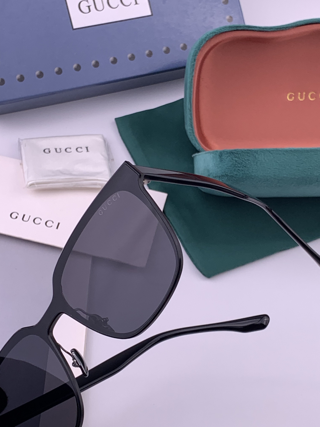 连体镜GUCCI开春新款一体镜 大框太阳镜男女同款 😎 爆款大框尼龙太阳镜 超逼格超酷 镜腿品牌设计感强