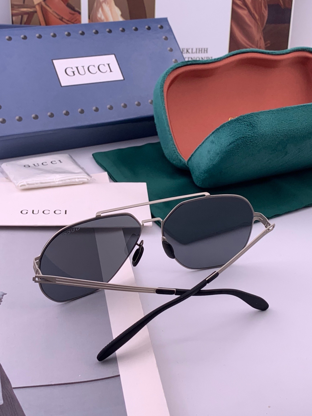 ♦️ GUCCI 新款男女情侣款太阳镜多边形墨镜iP电镀永不褪色 超轻超有弹性整幅眼镜无螺丝重要的是压不
