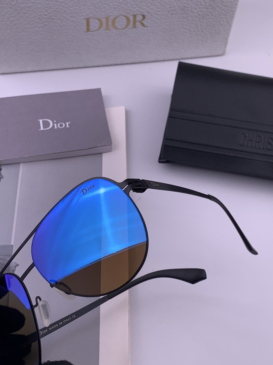 DIOR-迪奥  新款超轻无螺丝压不坏系列情侣款太阳镜高清尼龙镜片 商务旅行版 绅士高清太阳眼镜 （舒适