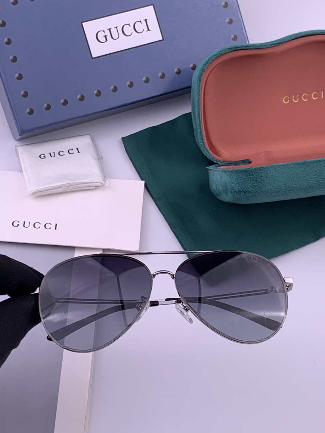 GUCCI 男款炫彩飞行员偏光太阳镜 ❤️材质：高清尼龙加厚卡槽高清偏光镜片 🌹无边框镜架💕颜👍型号：G
