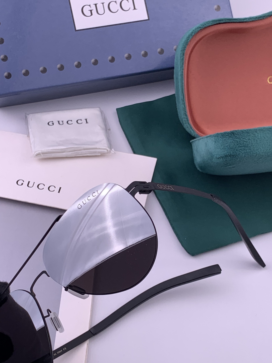 GUCCI  新款男女情侣款太阳镜多边形墨镜iP电镀永不褪色 超轻超有弹性整幅眼镜无螺丝重要的是压不坏 