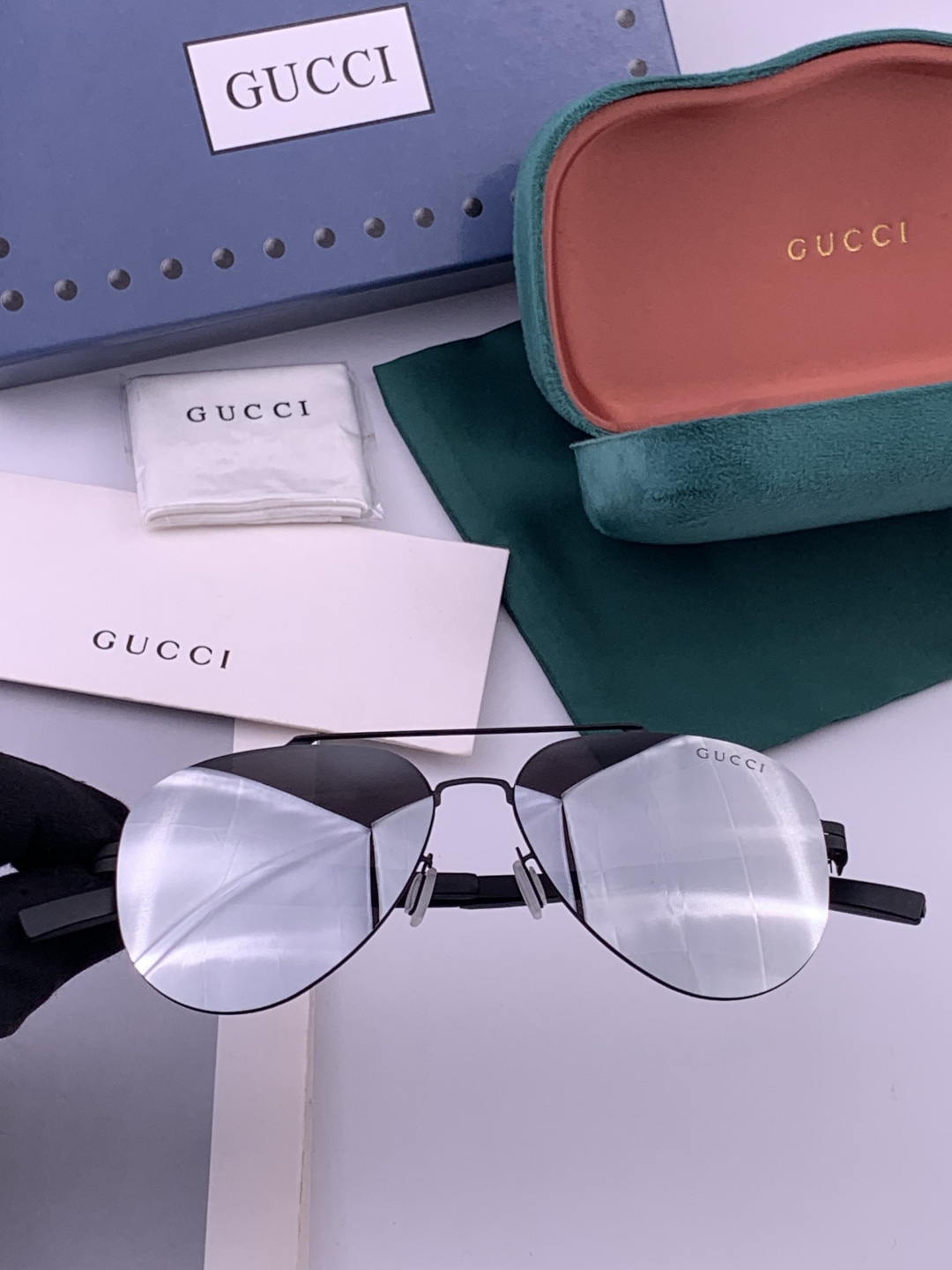 GUCCI  新款男女情侣款太阳镜多边形墨镜iP电镀永不褪色 超轻超有弹性整幅眼镜无螺丝重要的是压不坏 