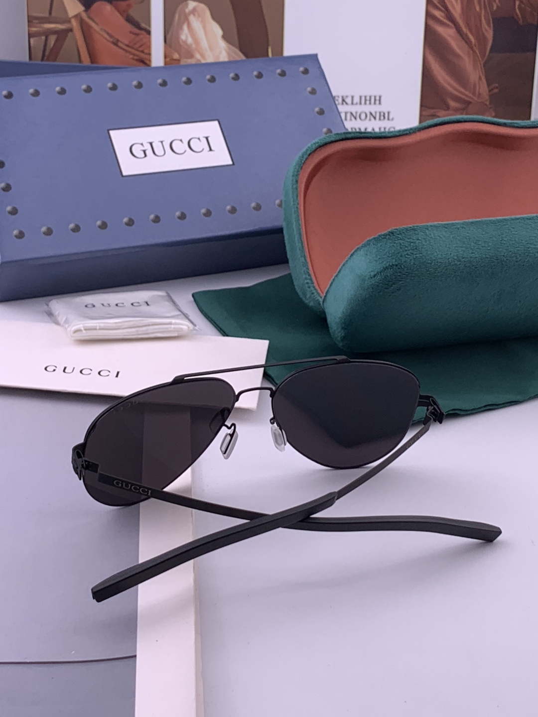 GUCCI  新款男女情侣款太阳镜多边形墨镜iP电镀永不褪色 超轻超有弹性整幅眼镜无螺丝重要的是压不坏 