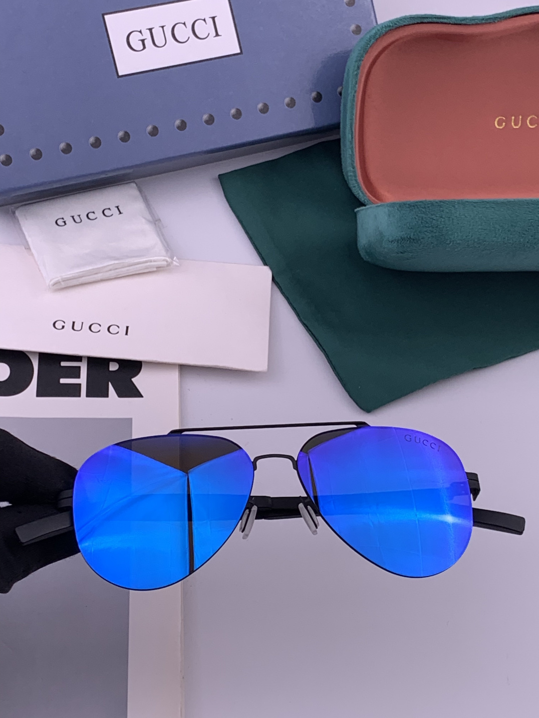 GUCCI  新款男女情侣款太阳镜多边形墨镜iP电镀永不褪色 超轻超有弹性整幅眼镜无螺丝重要的是压不坏 