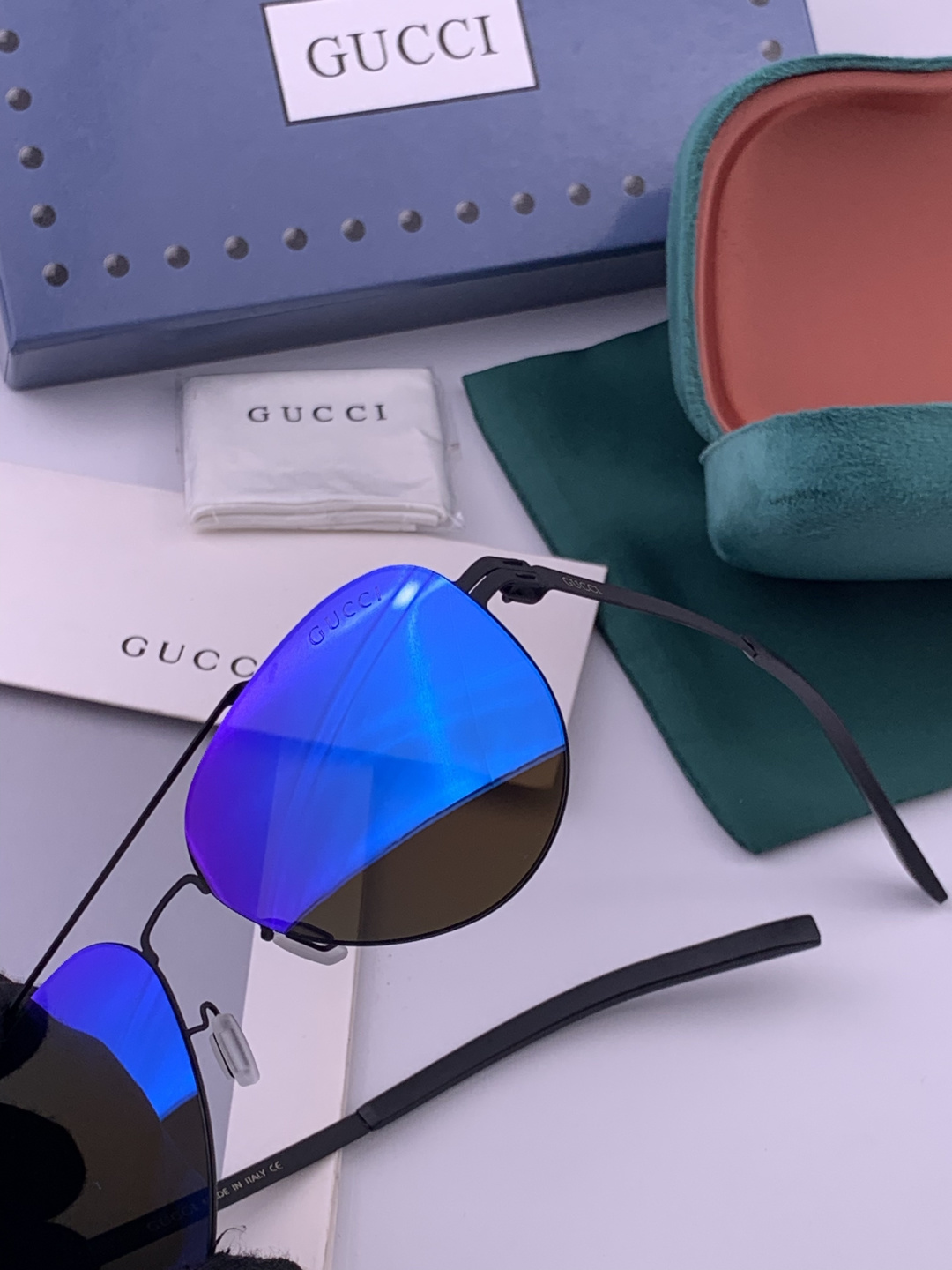 GUCCI  新款男女情侣款太阳镜多边形墨镜iP电镀永不褪色 超轻超有弹性整幅眼镜无螺丝重要的是压不坏 