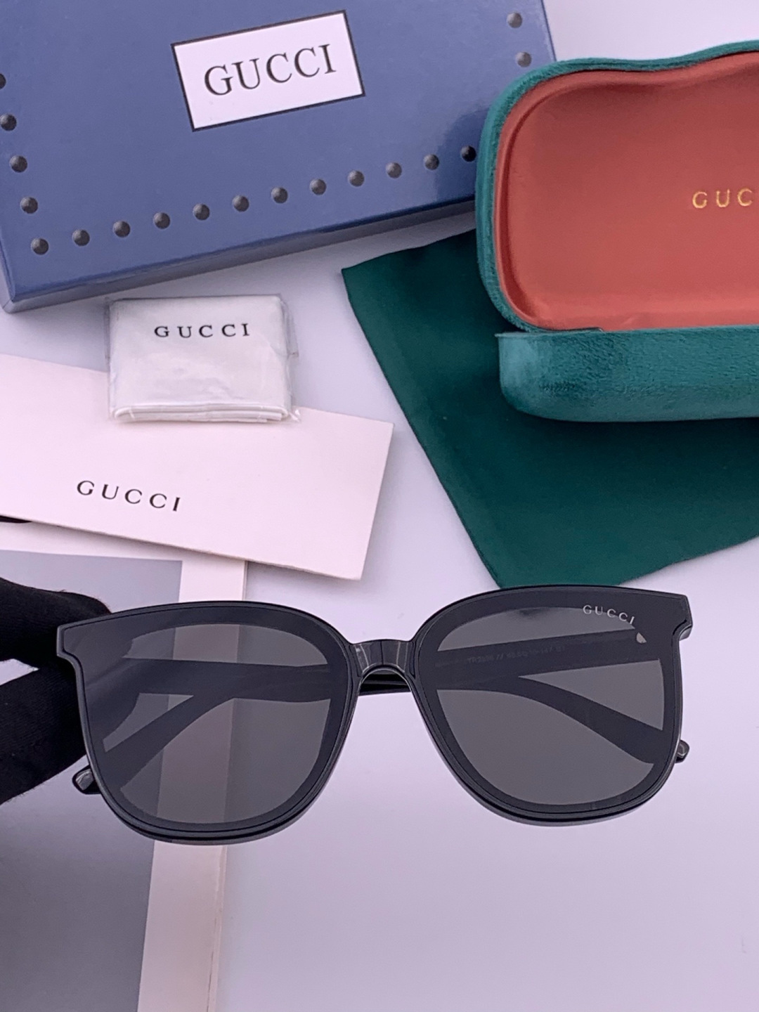 GUCCI  新款尼龙偏光太眼镜，情侣款时尚方框太阳镜佩戴舒适网红潮流款墨镜，大气女人范儿，大脸小脸都好