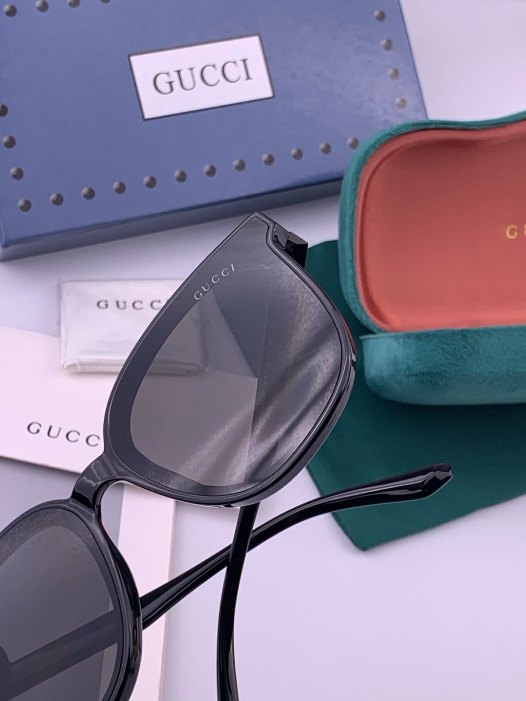 GUCCI  新款尼龙偏光太眼镜，情侣款时尚方框太阳镜佩戴舒适网红潮流款墨镜，大气女人范儿，大脸小脸都好